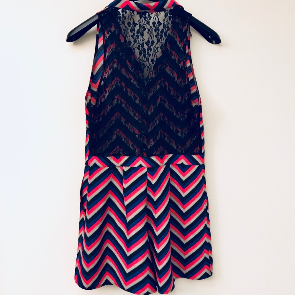 Bold and colorful! Lace back romper w/pockets sz L - Picture 2 of 6